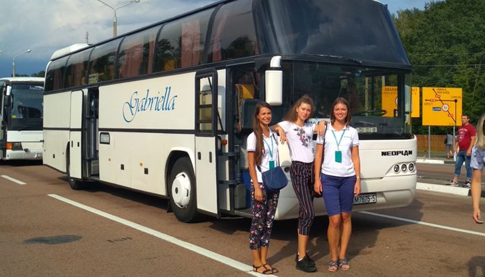 Neoplan N116 - удобный автобус на 51 место, это мы стоим на границе Neoplan N116 - удобный автобус на 51 место, это мы стоим на границе