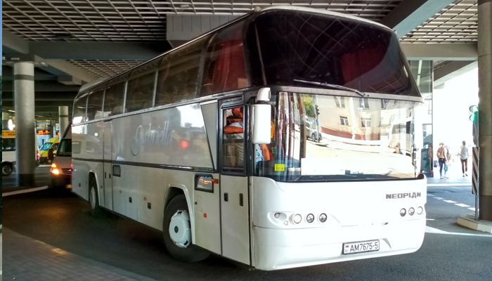 Neoplan N116 - а это мы привезли туристов в Минск Neoplan N116 - а это мы привезли туристов в Минск