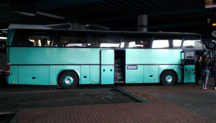 Neoplan N116 - идет посадка пассажиров, отправляемся на море Neoplan N116 - идет посадка пассажиров, отправляемся на море